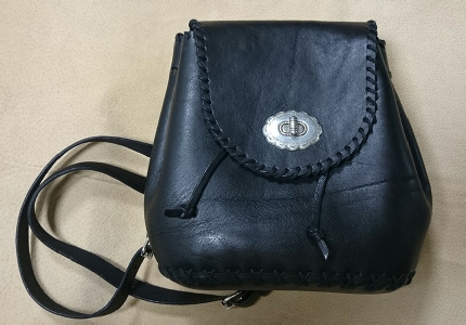 Petit sac à dos en cuir noir 